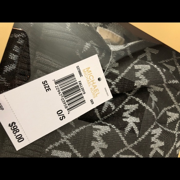 Michael Kors Scarf Hat Gift Set - Picture 4 of 9